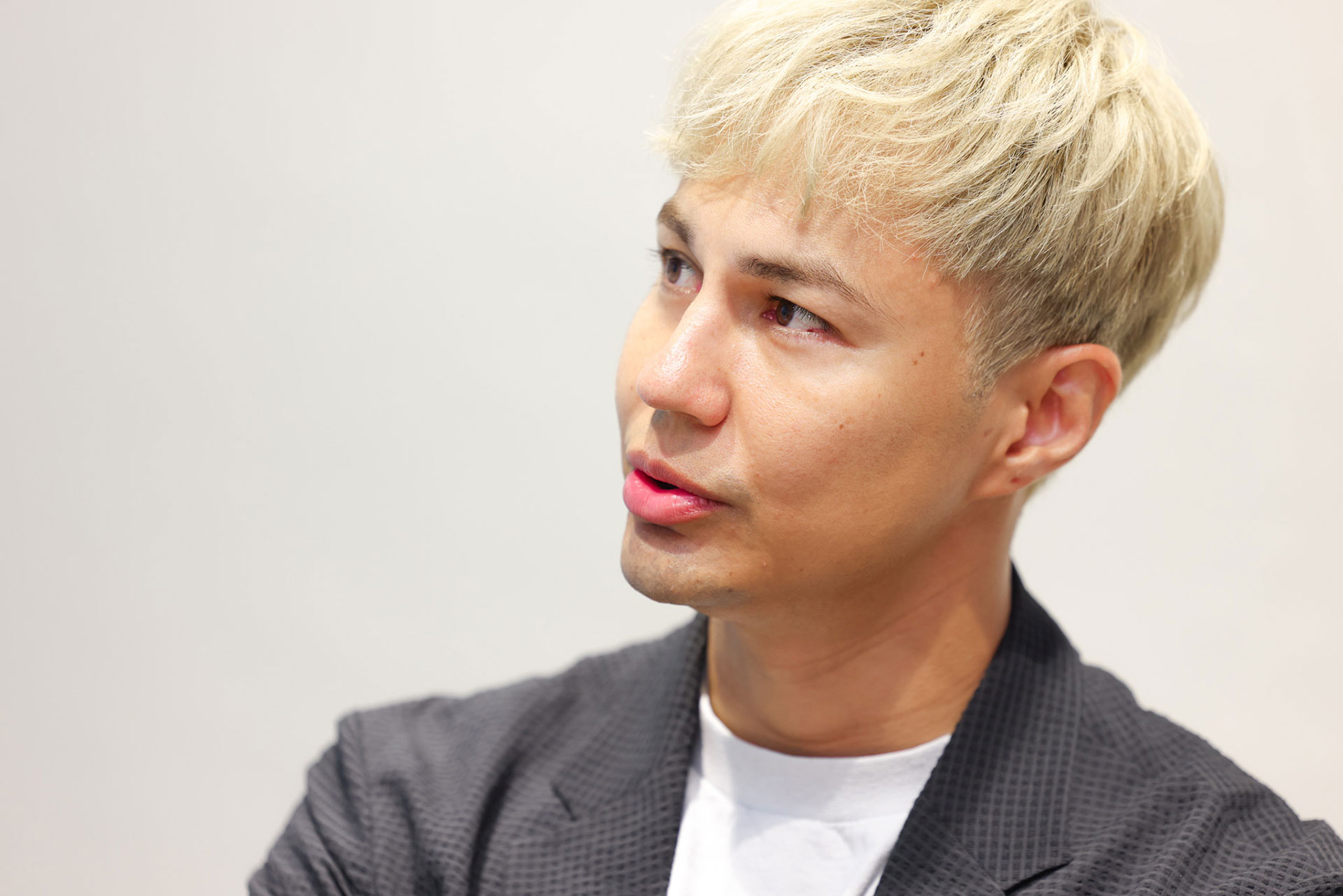 自身の子育てについて語るユージさん