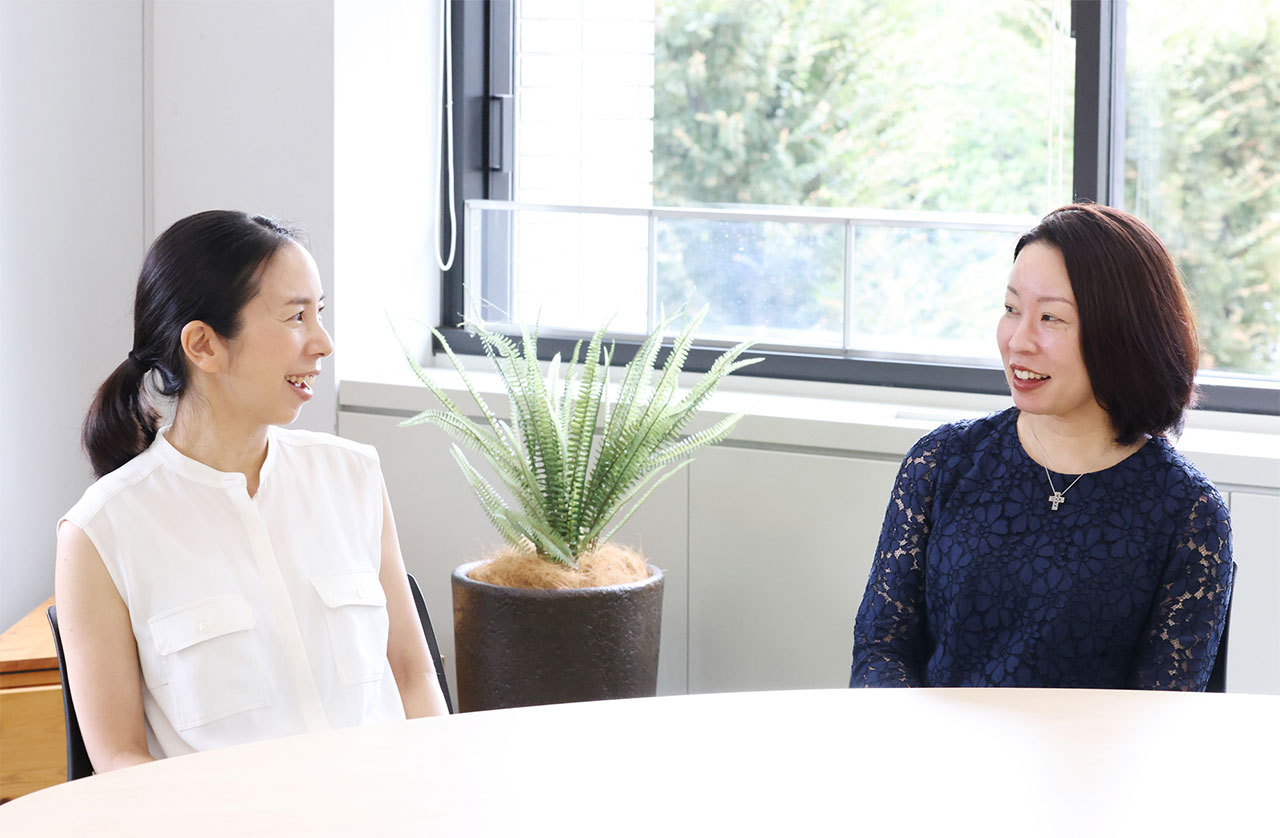 経営者と社員の目線合わせの大切さを語るフジワラテクノアートの二人